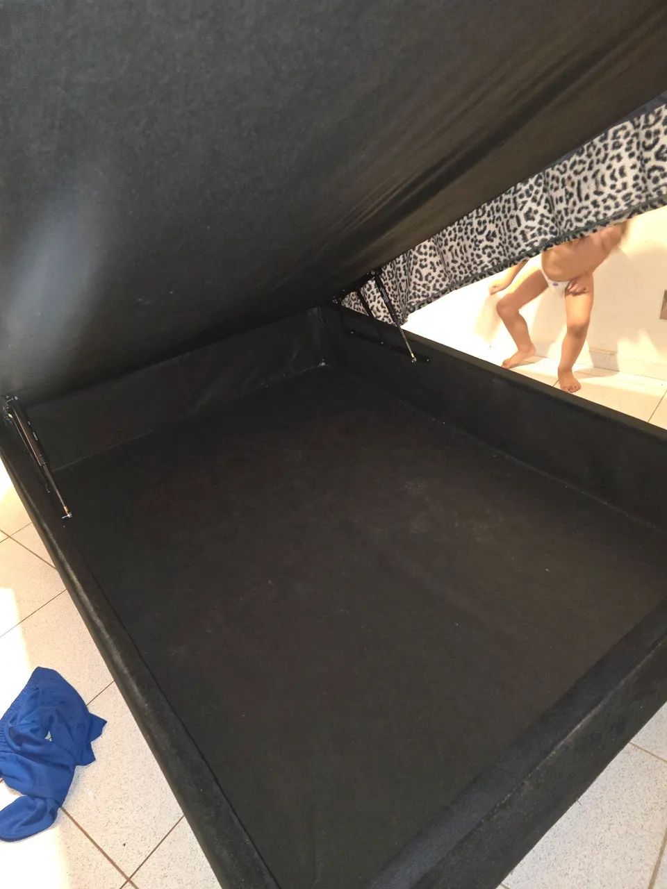 Vendo cama baú com colchão  - Foto 3