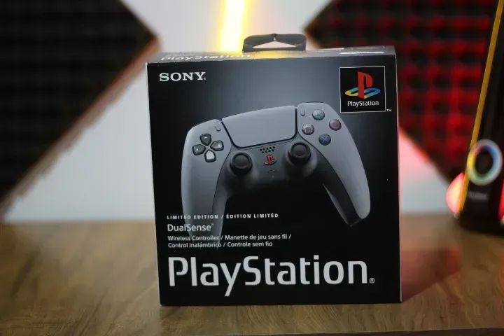CONTROLE PS5 EDIÇÃO 30 ANOS DUALSENSE LACRADO (OLXPAY)
