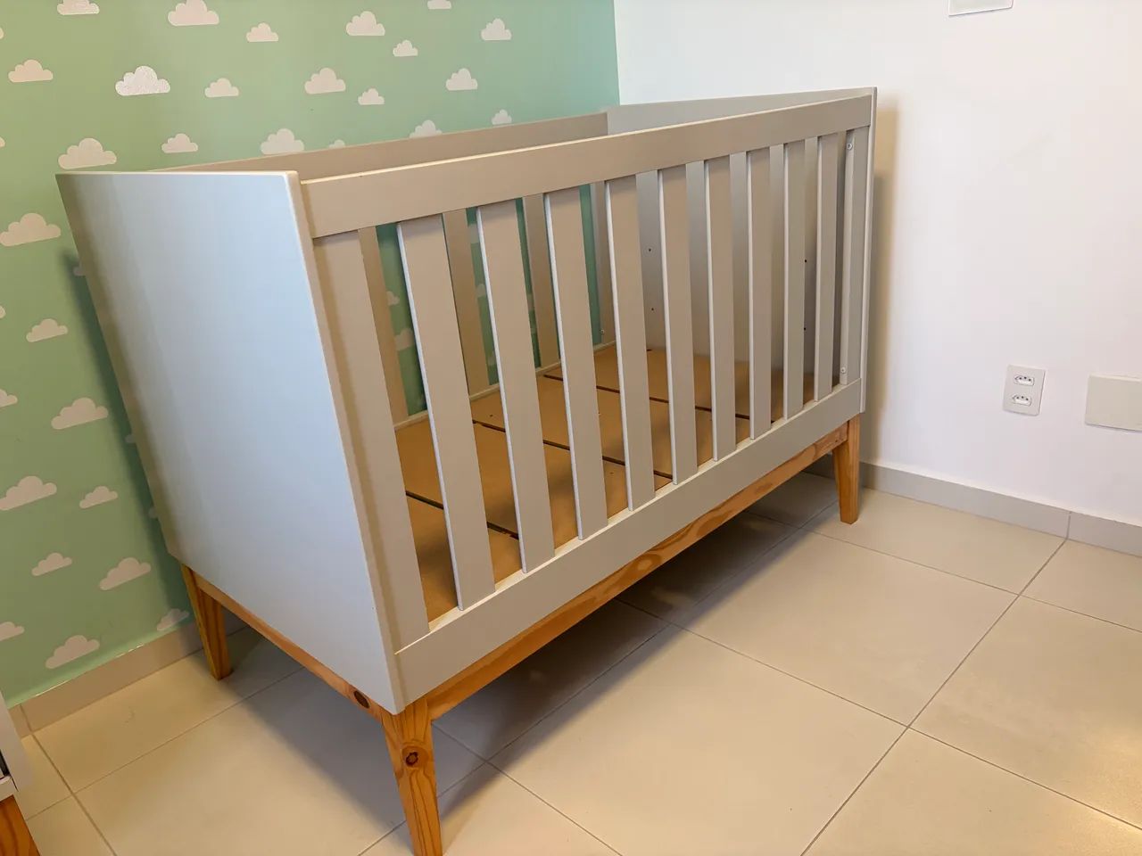 Lindo Quarto Bebê (berço, cômoda e guarda-roupa) - Foto 4
