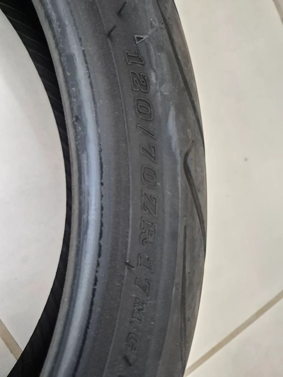 Pneu dianteiro Versys 650 usado - Foto 4