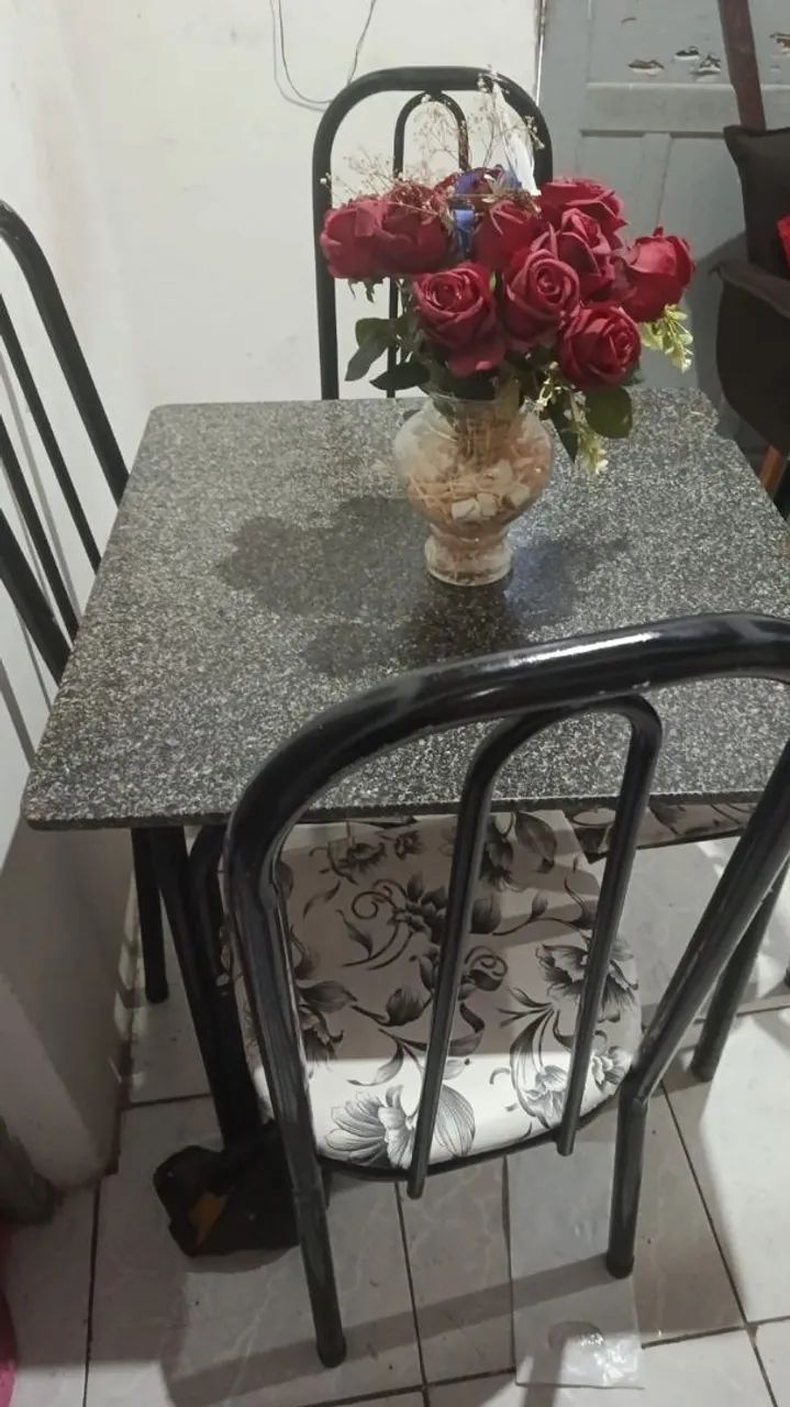 Mesa de 4 cadeiras 