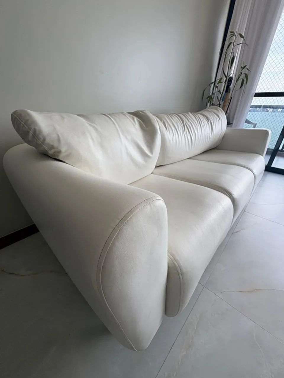 Sofá De Couro Branco 3 Lugares Confortável (Usado)