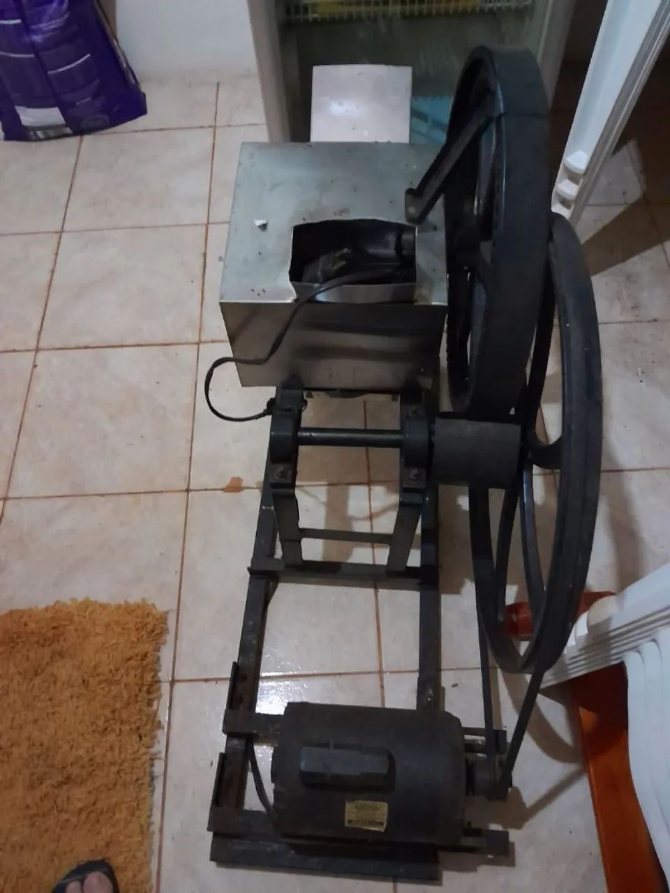 Vendo engenho de cana usado 220w, em ótimo estado, valor 3.000,00 reais 
