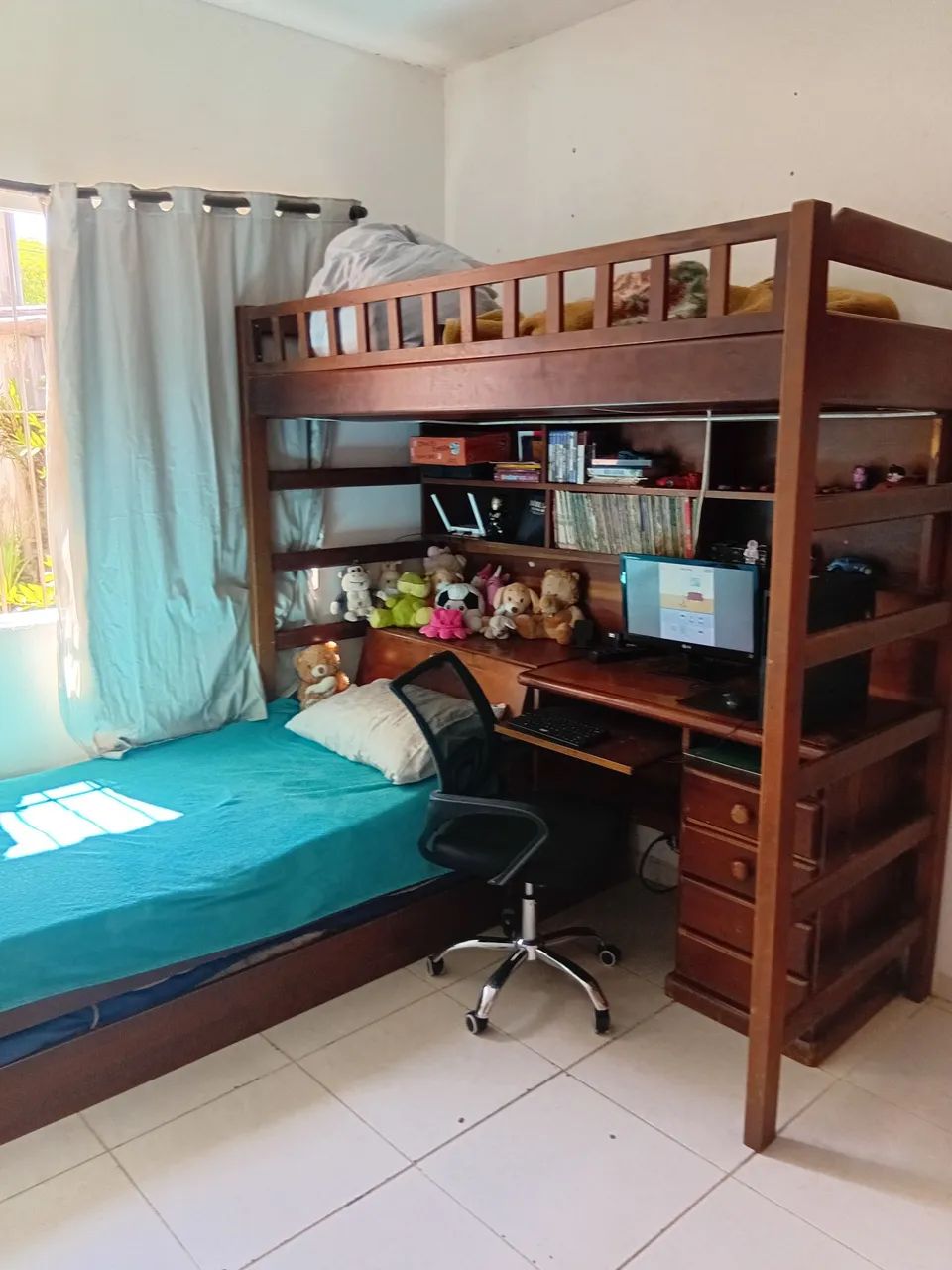 Vendo treliche com escrivaninha  e bau - Foto 4