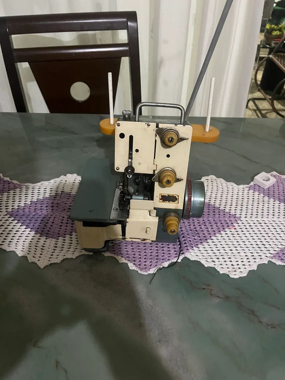 Máquina de overloque funcionando  - Foto 4
