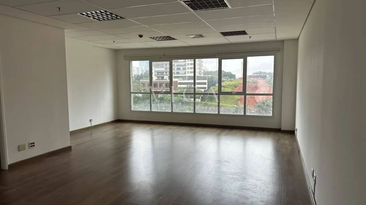 Alpha Square|Sala com 56m² para aluguel por R$ 3.600 - Alphaville/SP