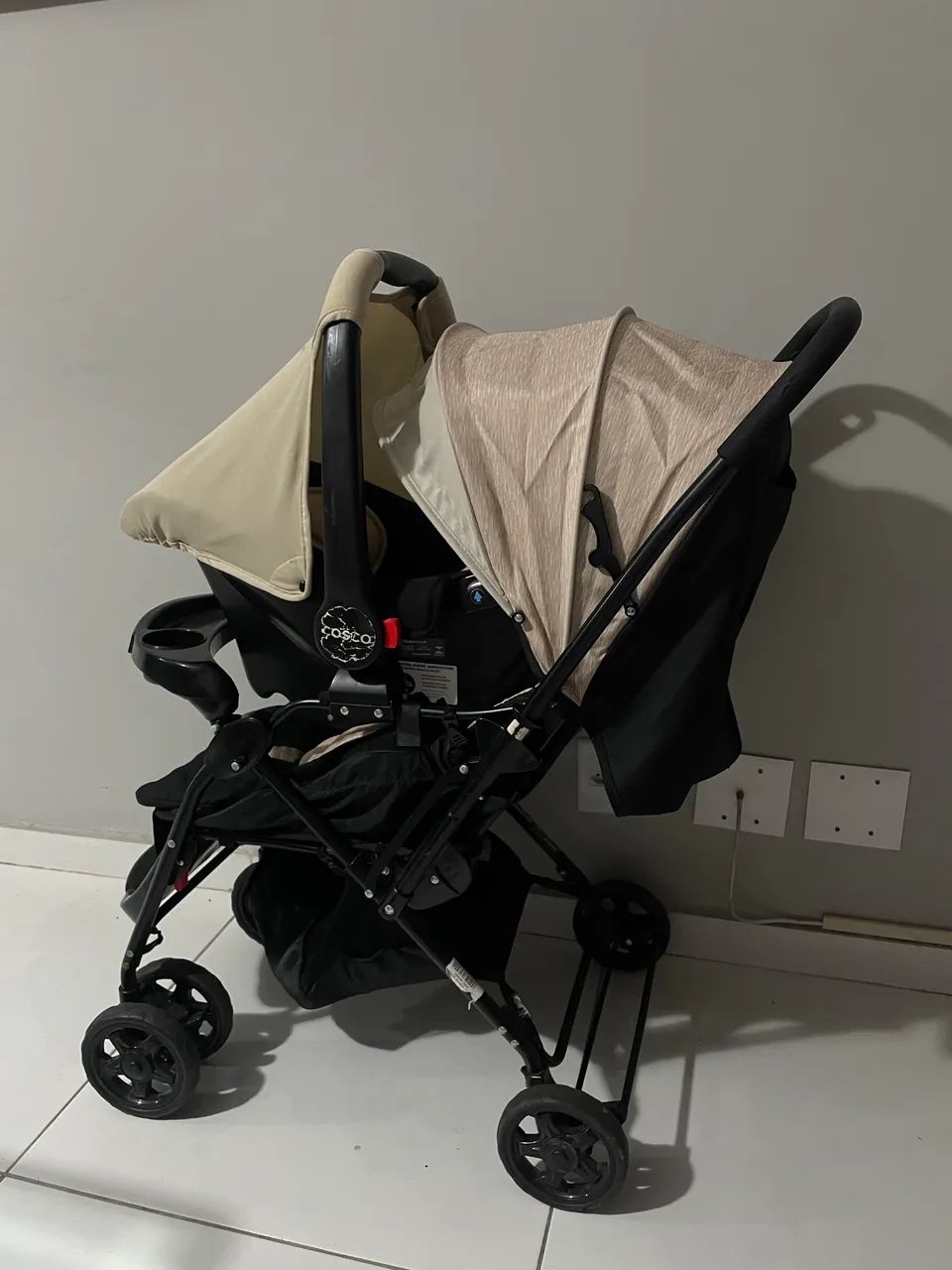 Carrinho de bebê + bebê conforto 