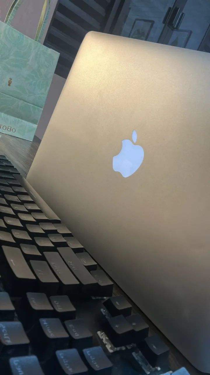 MacBook Air (13-inch, 2017)