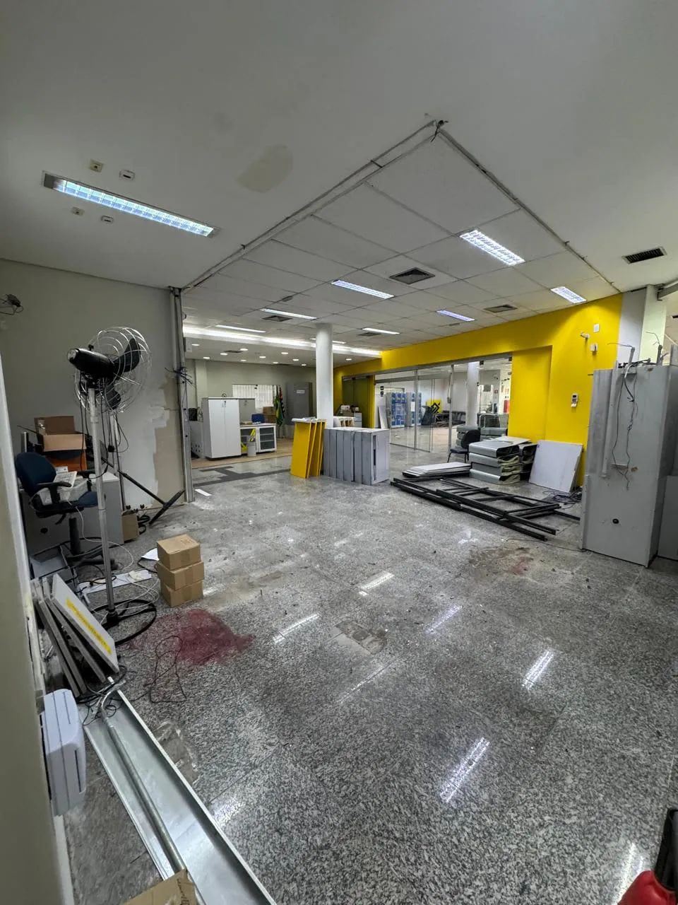 Prédio comercial na Rua Américo Salvador Novelli, 368  1000 m² - Foto 4