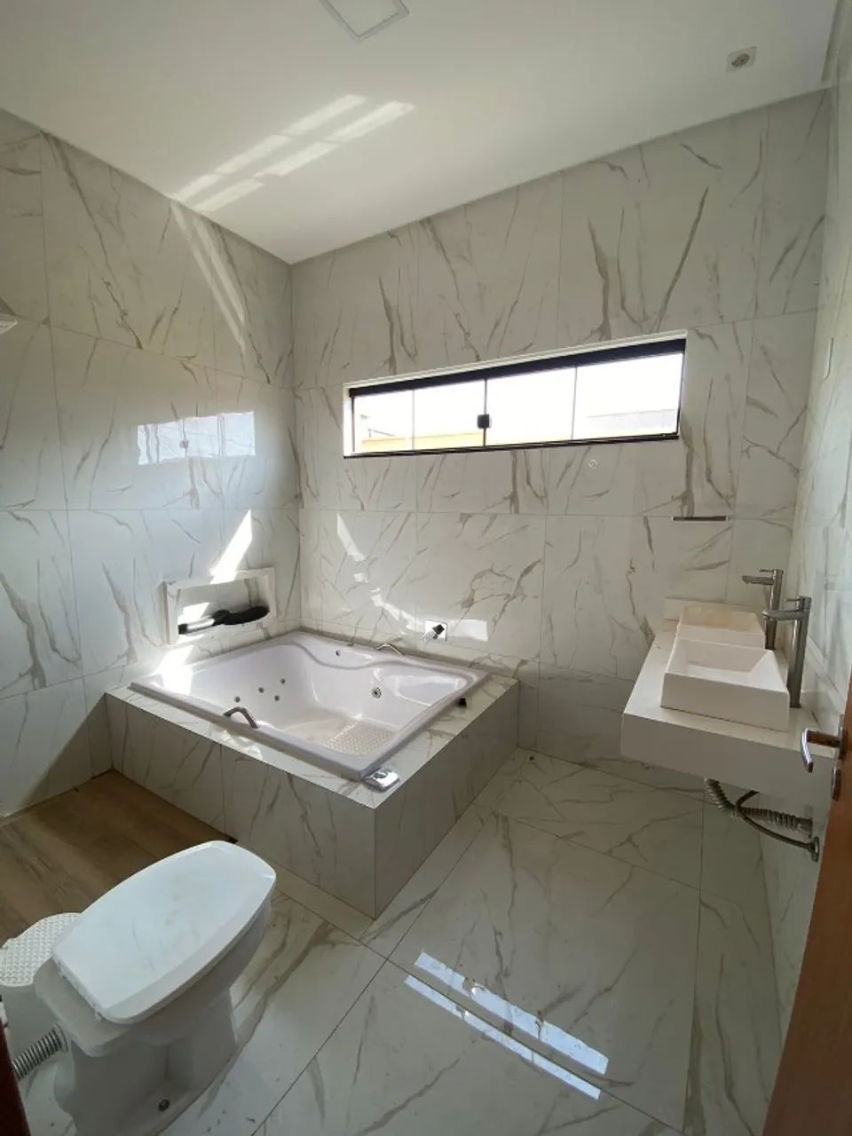 Casa 3 Suítes com piscina e hidro para locação! - Foto 2
