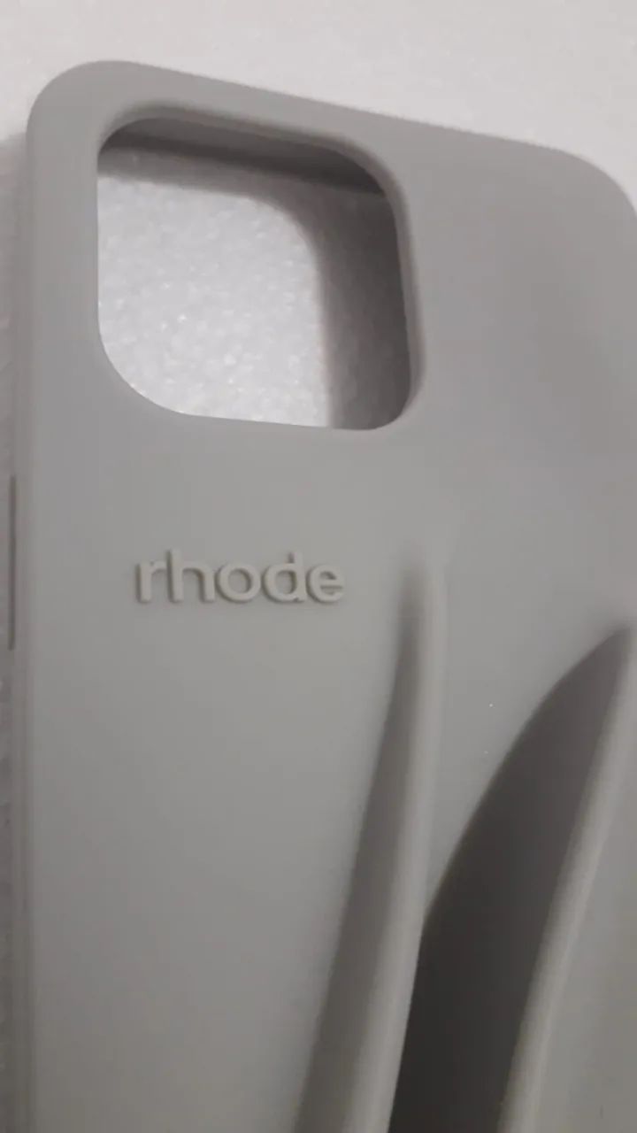 Capa de celular original da Rhode cor cinza em silicone nova sem uso - Foto 2