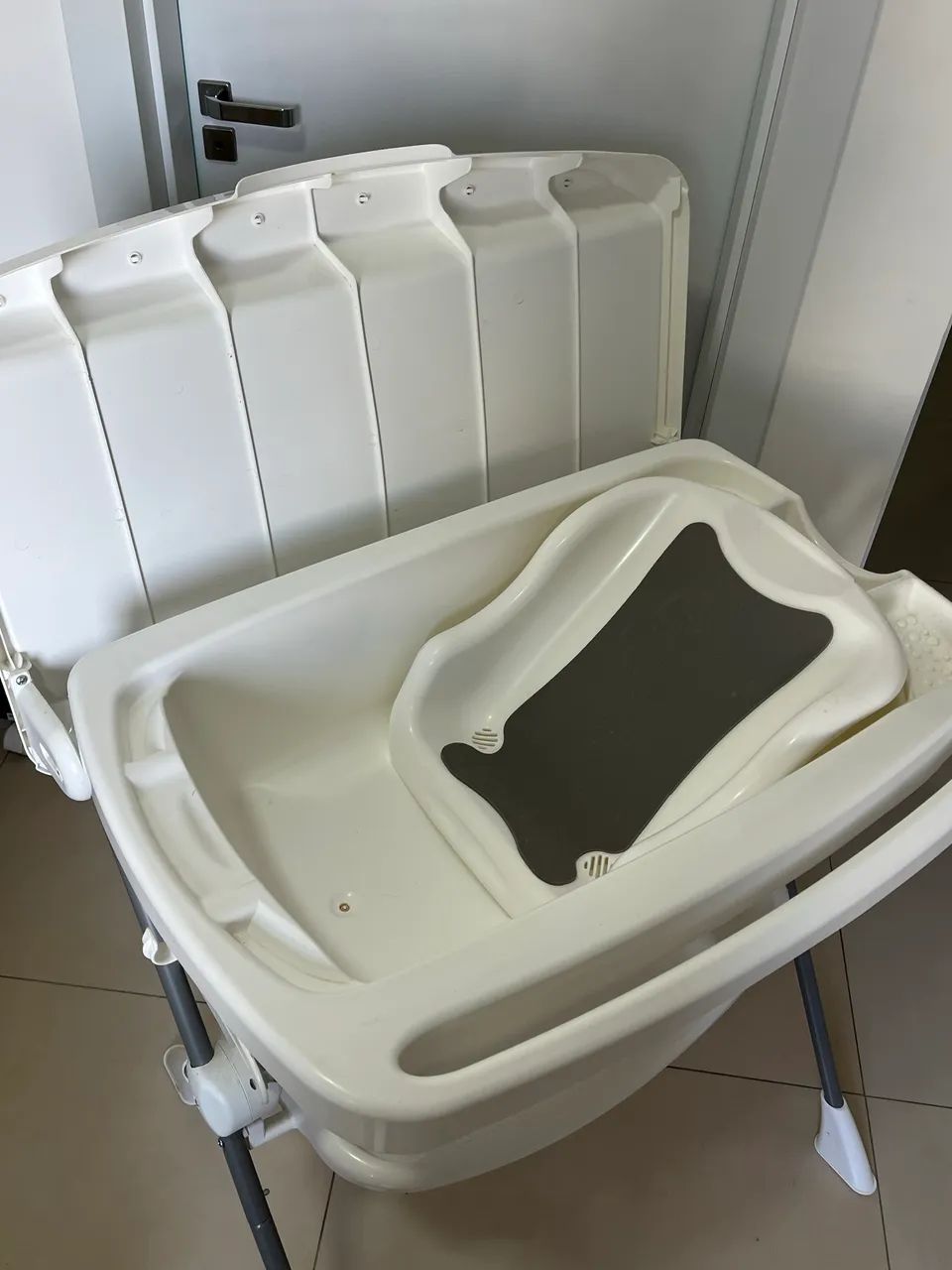 Vende-se banheira com trocador  - Foto 2