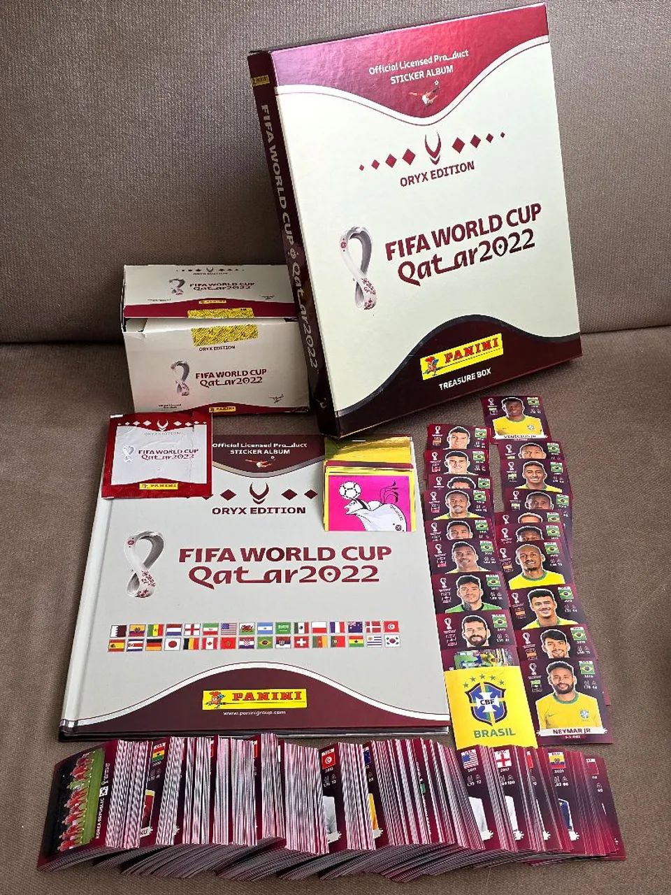 Panini Qatar 2022 TREASURE BOX Capa Dura COMPLETO pra colar + Envelope e Caixa vazia 