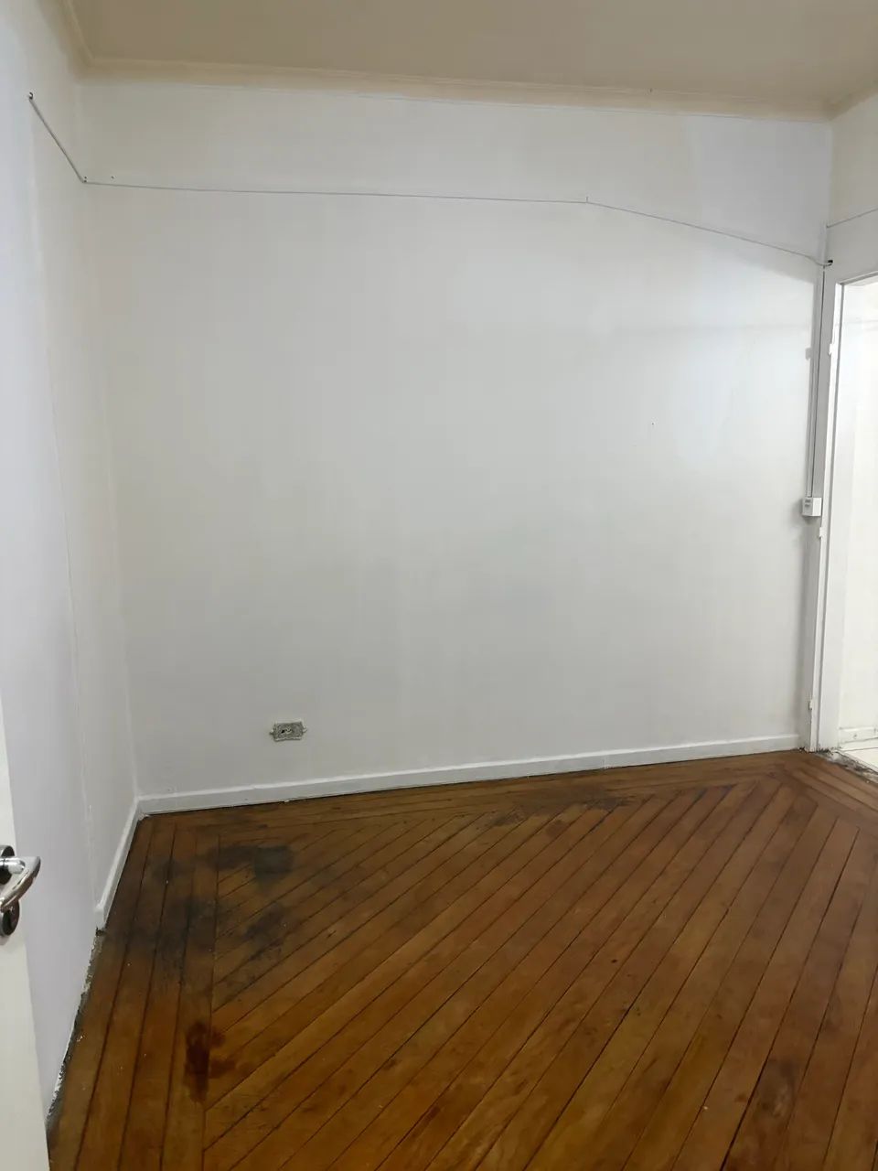 Aluga-se quarto com pia e banheiro  - Foto 5