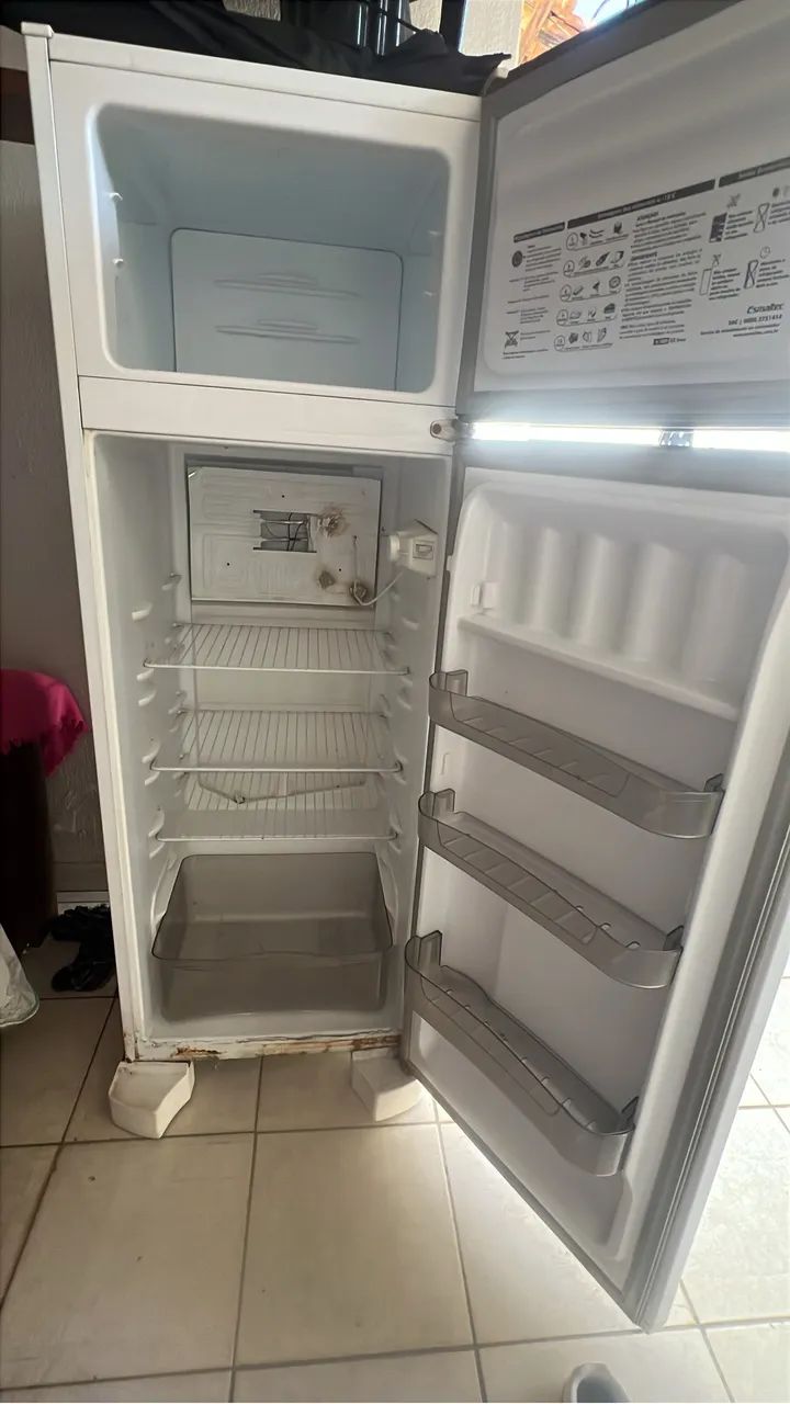 Geladeira com defeito 