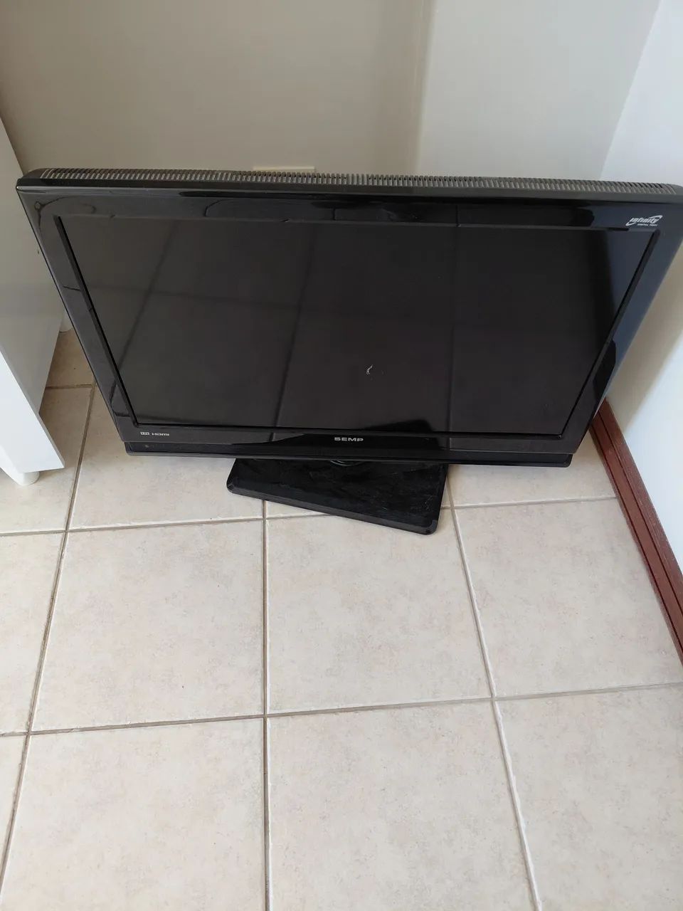 Televisão Semp sem controle 