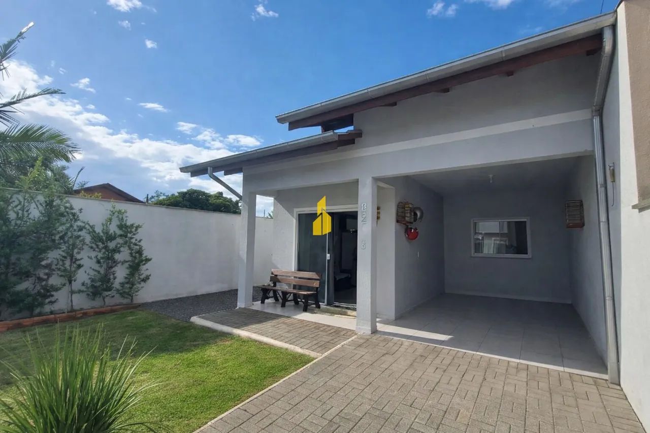 Casa com fundos a área verde em Rio dos Cedros-SC