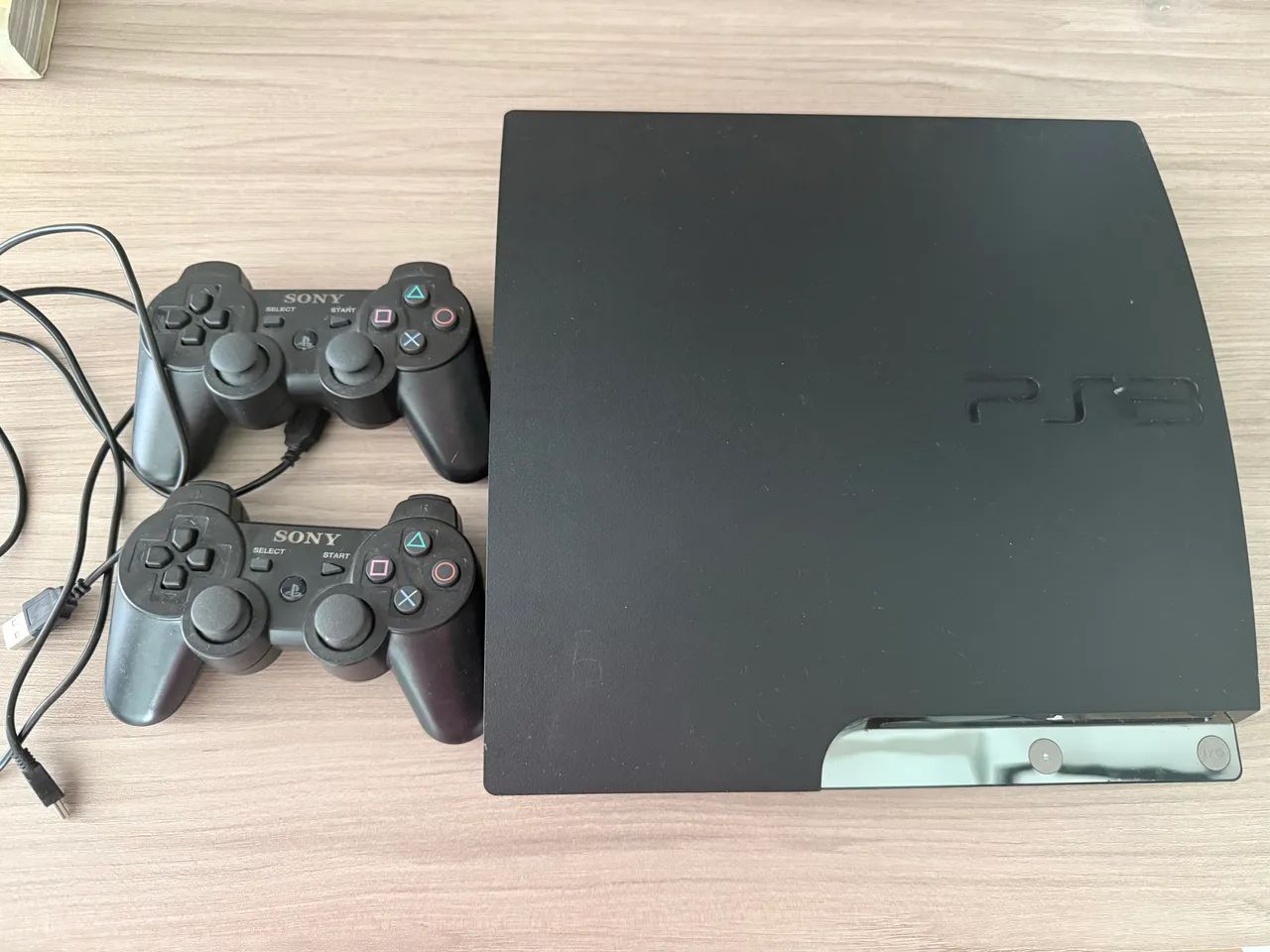 Vendo PS3 funcionando, com 2 manetes