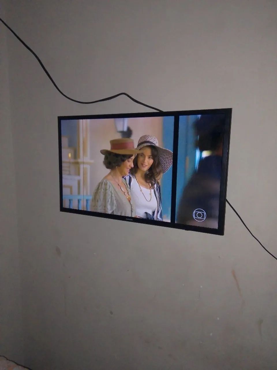 Televisão tá com uma macha mas ela boa  - Foto 2
