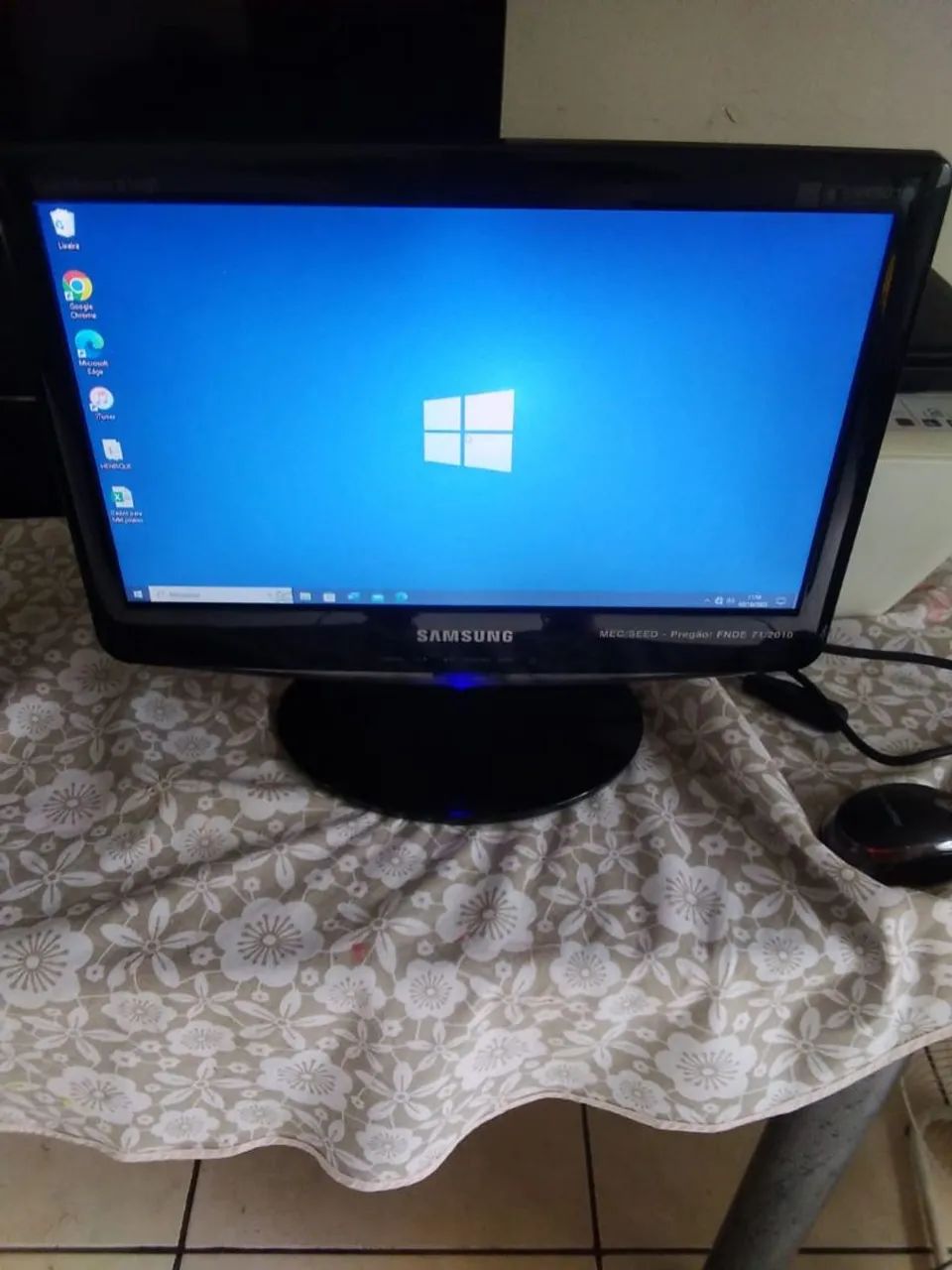 Monitor Samsung 19 polegadas LCD widescreen.