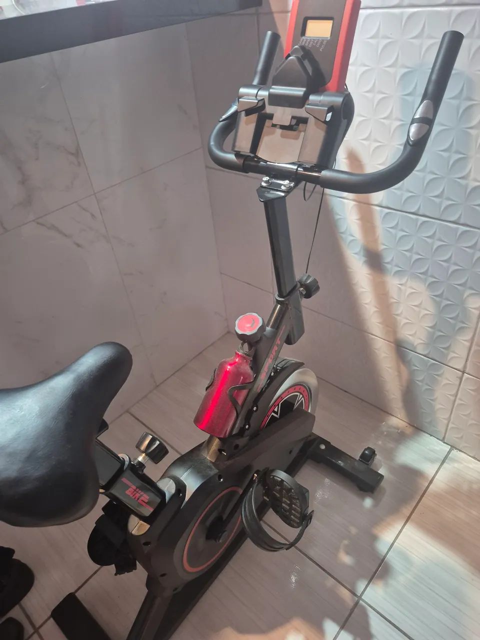 Bicicleta ergométrica nova
