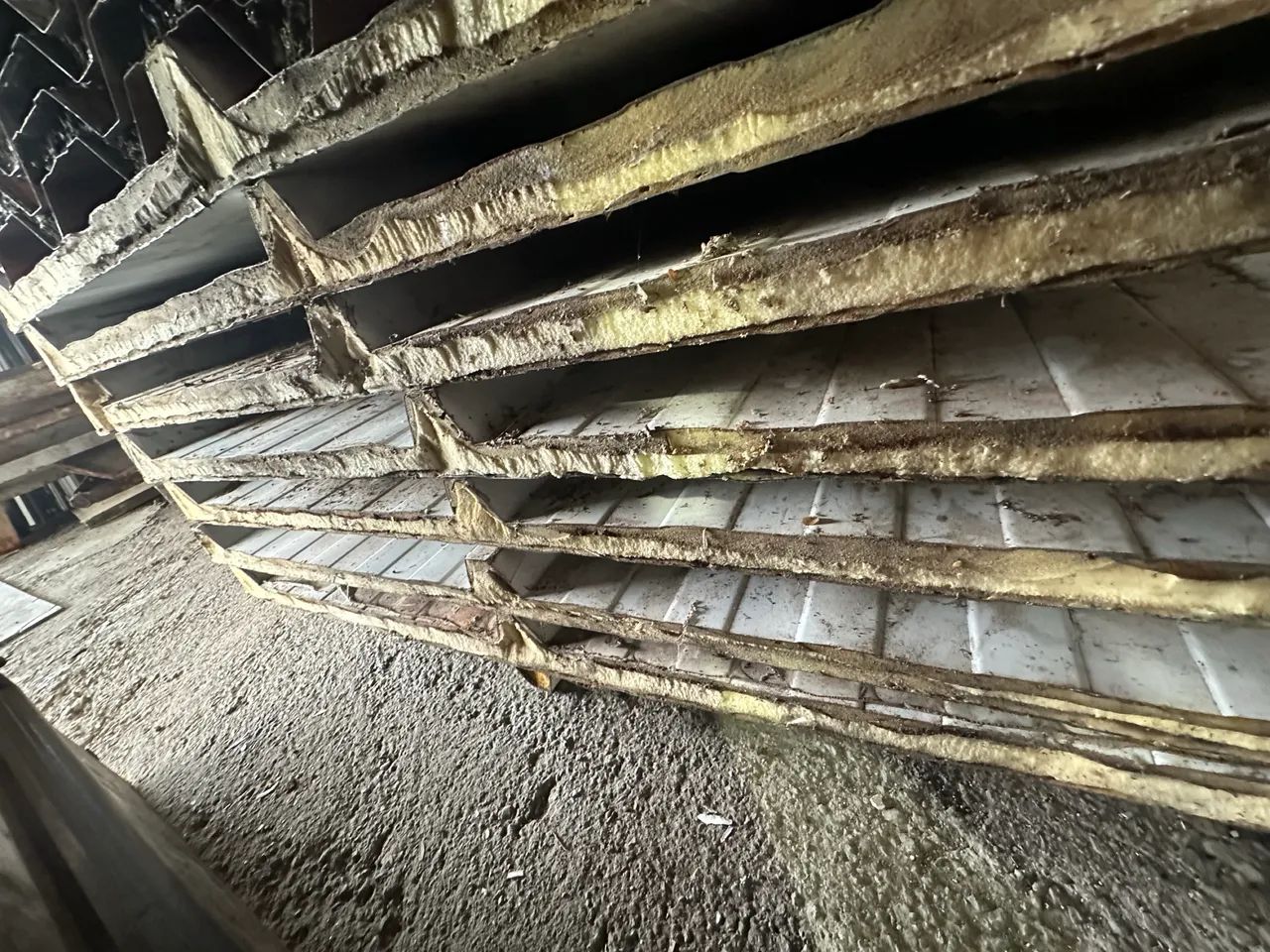 Telha térmica sanduíche trapezoidal com pintura 