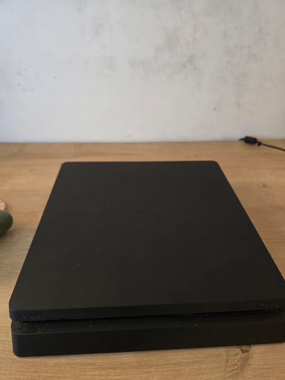 PS4 Slim 1TB + Controle Original Sony - Foto 4