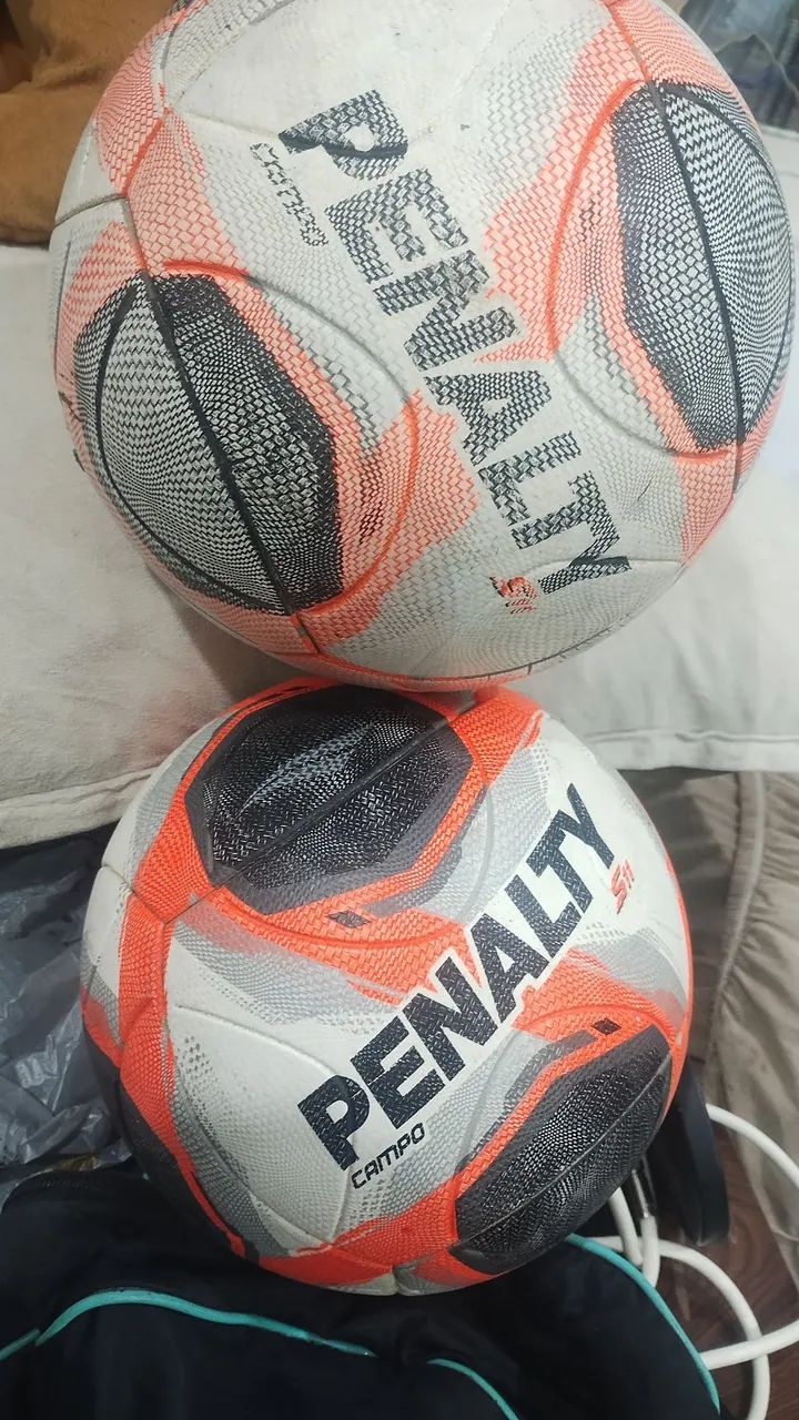 Vendo duas bolas da pênalti 