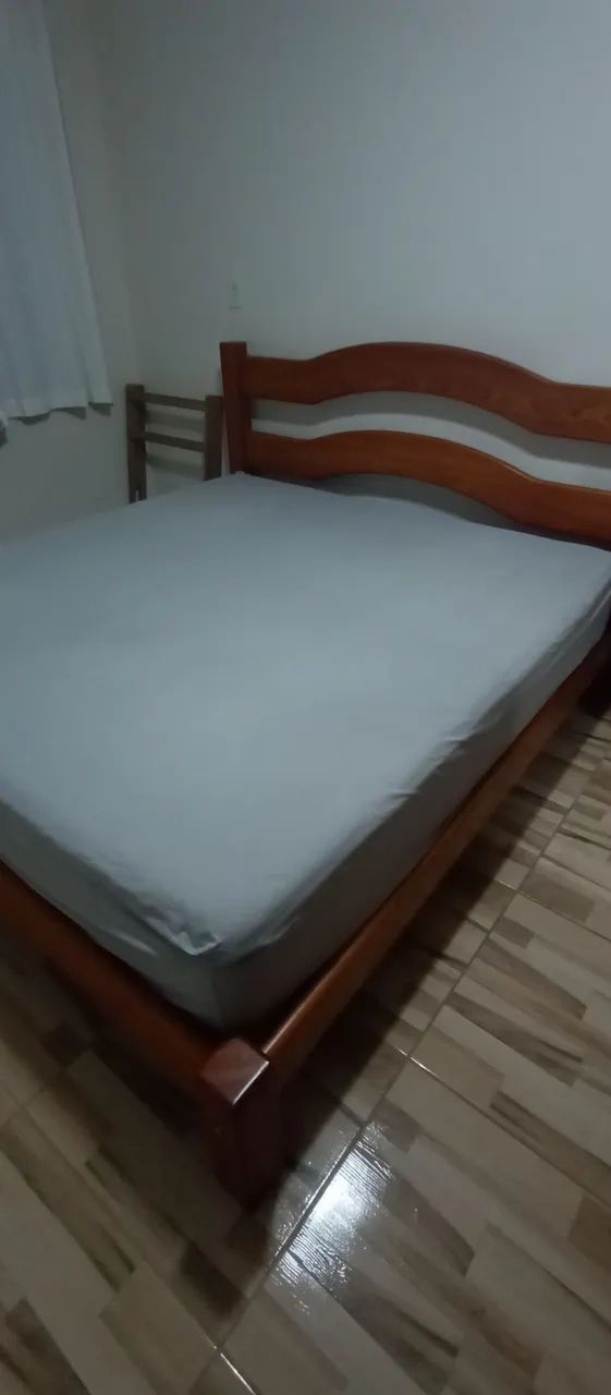 CAMA DE CASAL EM MADEIRA MACIÇA - LINDA E ROBUSTA - Foto 3