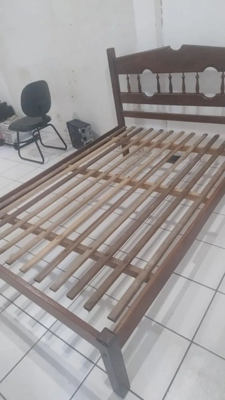 Cama Casal Algarrobo Macizo Torneado - Usada - Foto 4