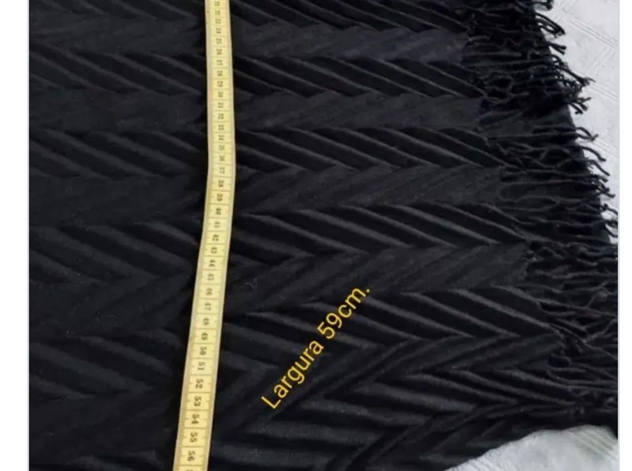 Echarpe preto drapeado e com brilho  - Foto 3