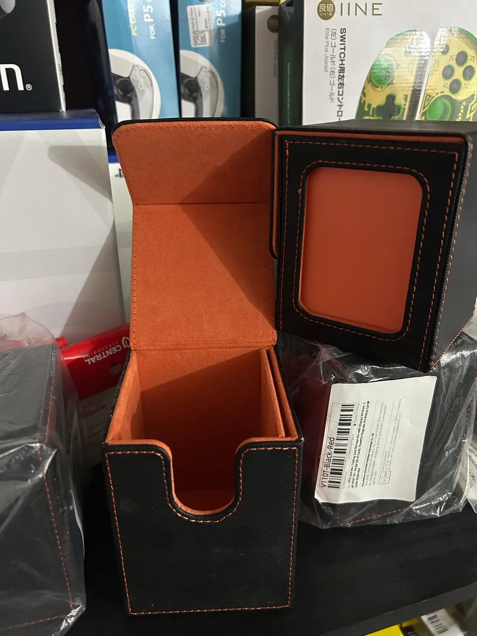 Deck Box Suporte Premium Vertical - Organização de Elite para TCG