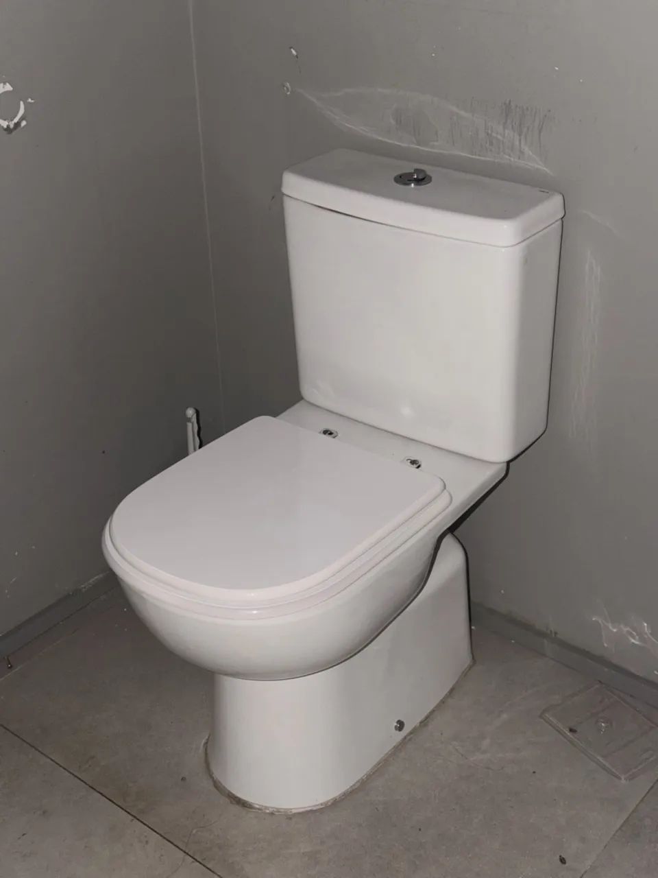 Vaso Sanitário com caixa acoplada Deca 