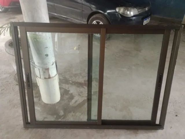 Janela de correr em alumínio 
