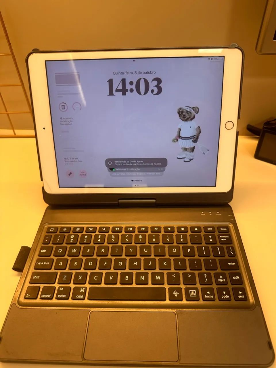 iPad 8°geração 128gb com capa teclado - Foto 2