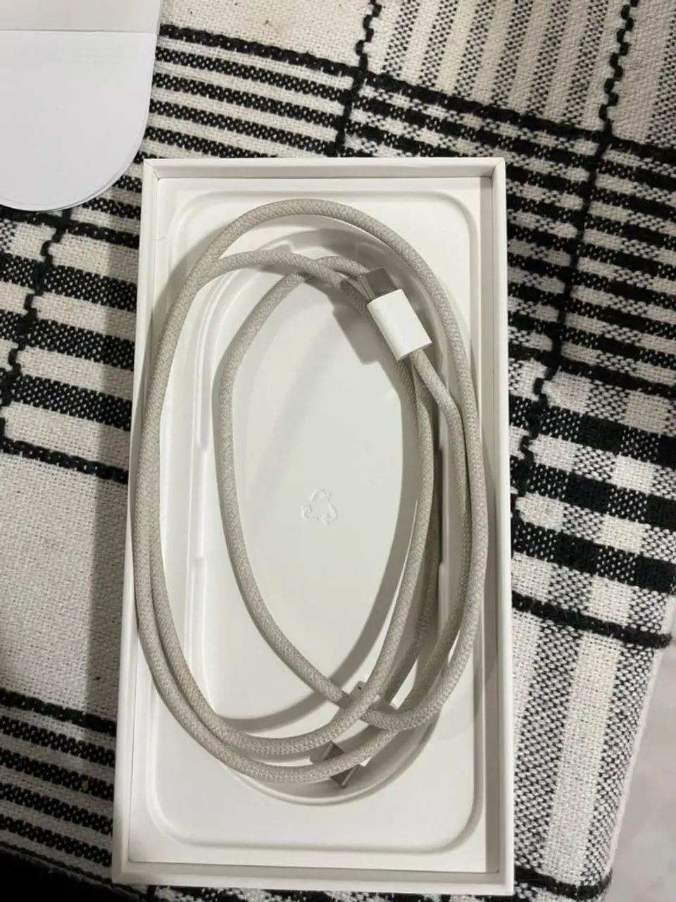 Iphone 16e 128GB 5meses uso nota e caixa muito novo - Foto 3
