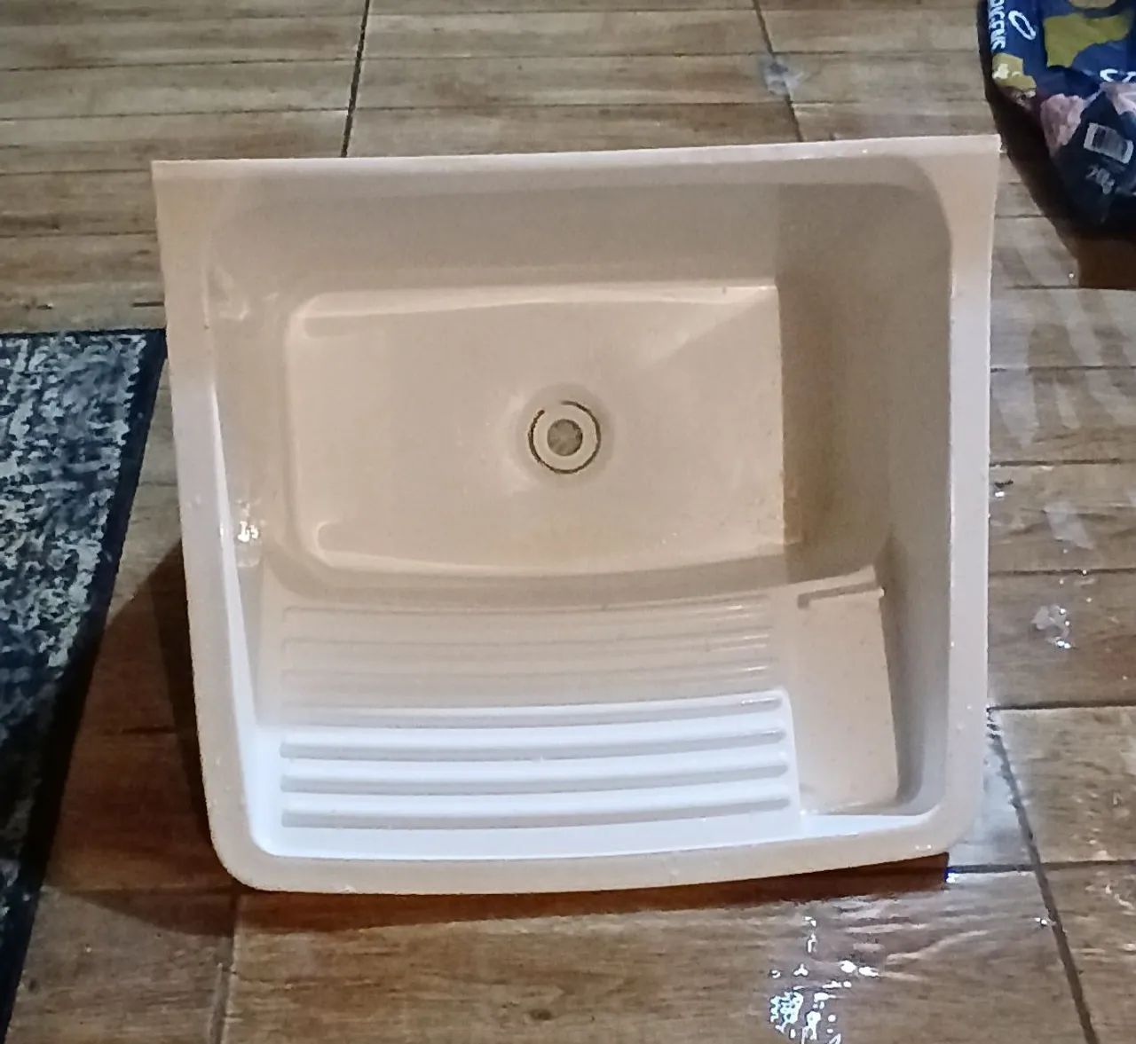 Tanque PVC branco