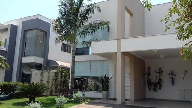 Sobrado no Condomínio Belvedere com 4 quartos