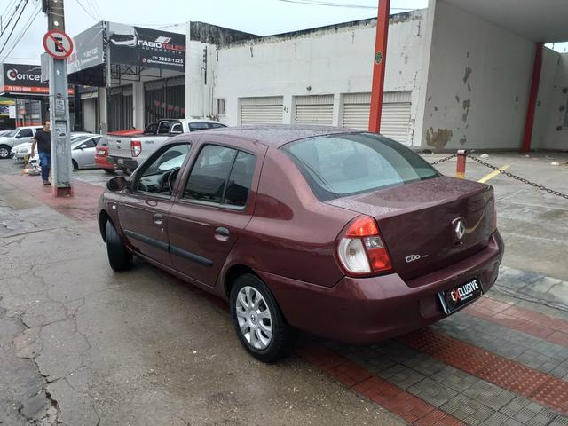 Clio sedan 1.0 2007 a relíquia de Aracaju - Foto 3