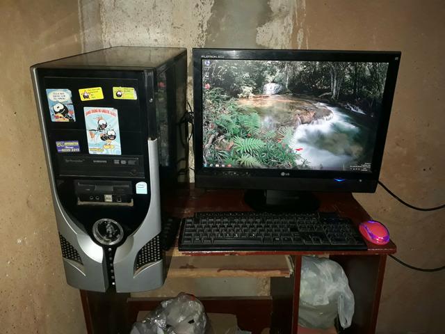 Vendo este computador, Conservado.