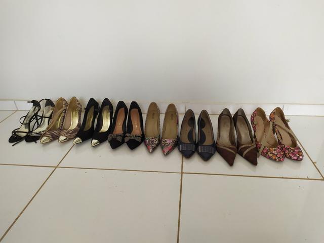 8 pares de sapato N. 39