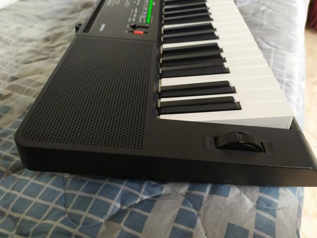 Teclado Casio semi novo