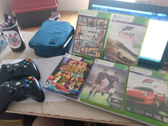 Xbox 360+ 4 jogos originais e um de kinect