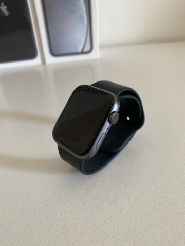 Apple Watch Serie 4 44M Seminovo