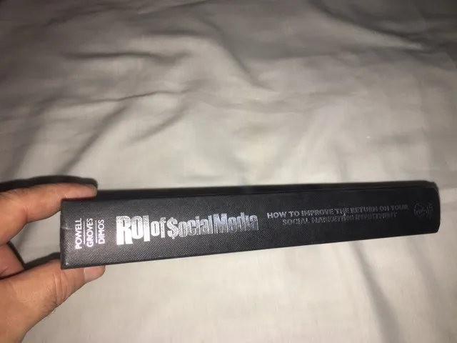 Livro Roi of Social Media How to Improve the Return on Your Social Marketing Investment