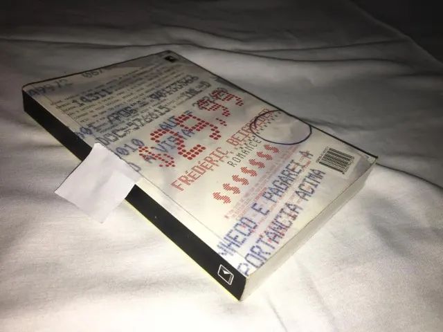 Livro 29,99 Frédéric Beigbeder usado bom estado  - Foto 3