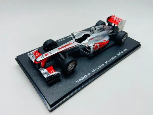 Miniatua Vodafone Mclaren Mercedes Mp4/26 Spark 1/43 - Hobbies e