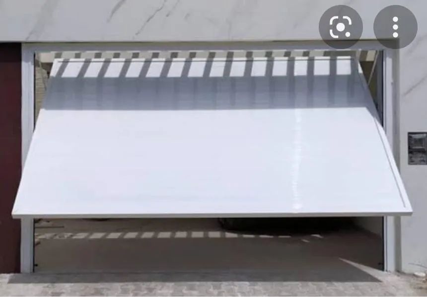 Portão basculante com social! Parcelamos em até 10X