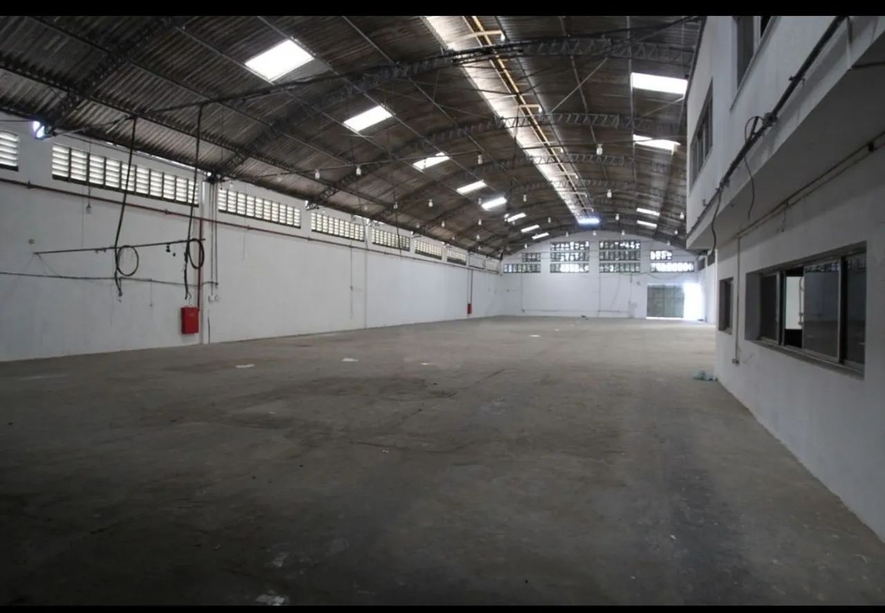 Alugo galpão, com docas e ampla área de manobra  - Foto 6