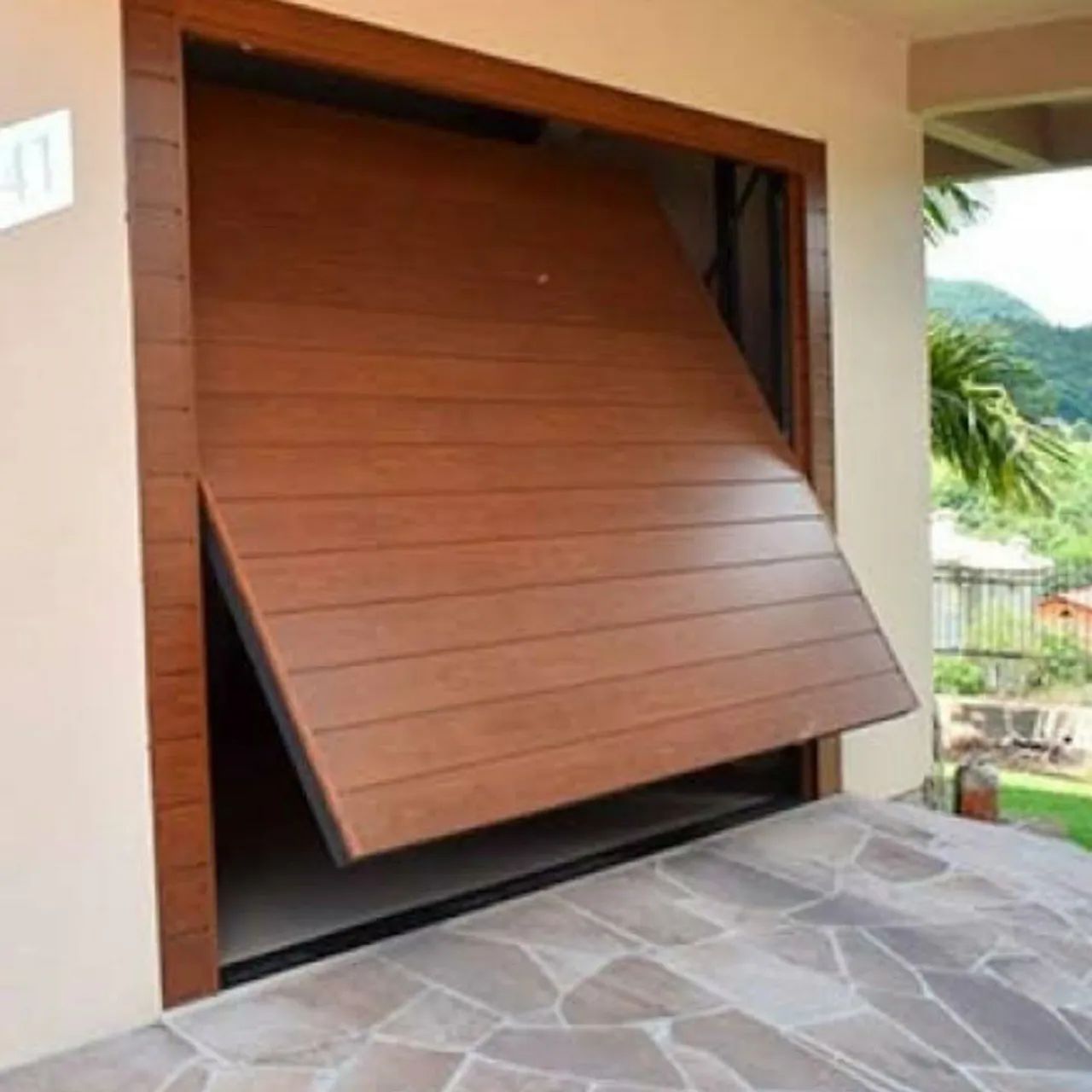 Portão basculante com social! Parcelamos em até 10X - Foto 2